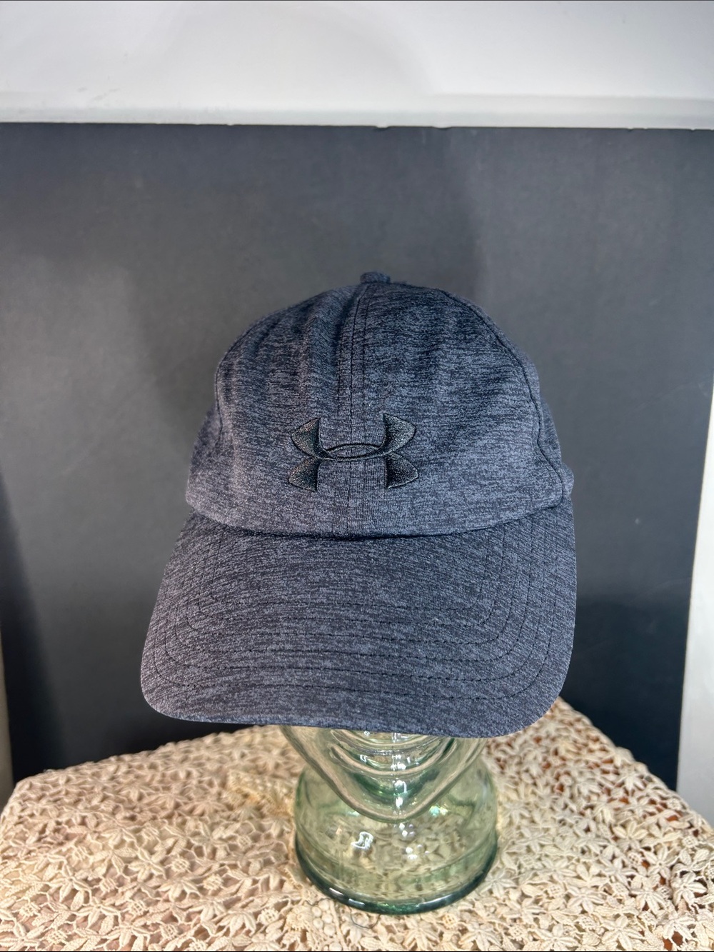 Under Armour Men’s Dark Heather Gray Performance Hat CLEAN